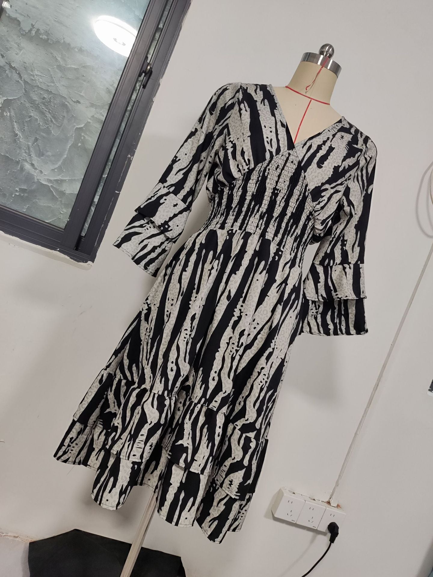 Fitted Waist Autumn Sleeve Printing Mid-length Dresses