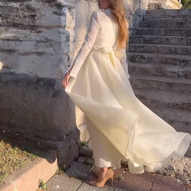 Robes de mariée rétro de style français avec fil de dentelle et perles de fleurs sur la poitrine