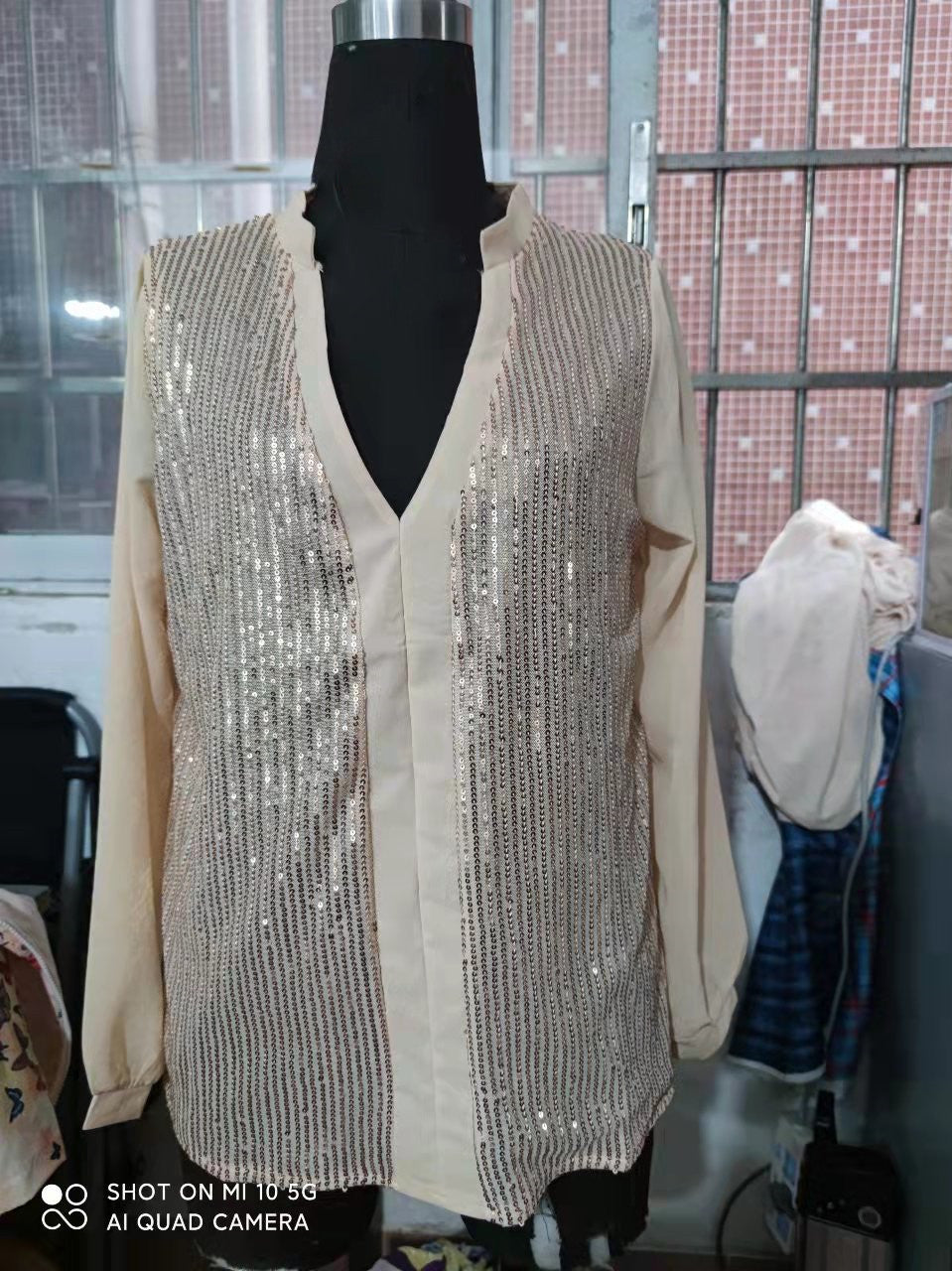 Urban Casual Sequin V-neck Long Sleeve Loose Pullover Solid Color Blouses