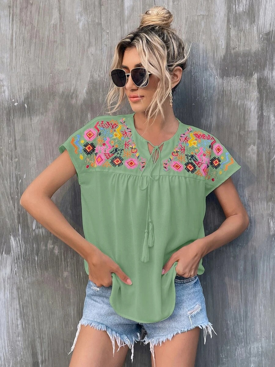 Damen Sommer Bluse mit Stickereien, Quasten und Fledermausärmeln