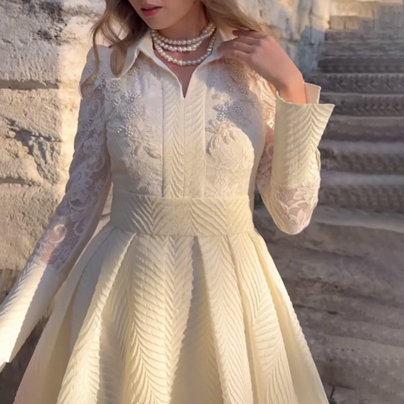 Robes de mariée rétro de style français avec fil de dentelle et perles de fleurs sur la poitrine