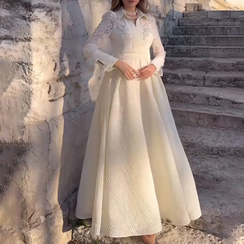 Robes de mariée rétro de style français avec fil de dentelle et perles de fleurs sur la poitrine