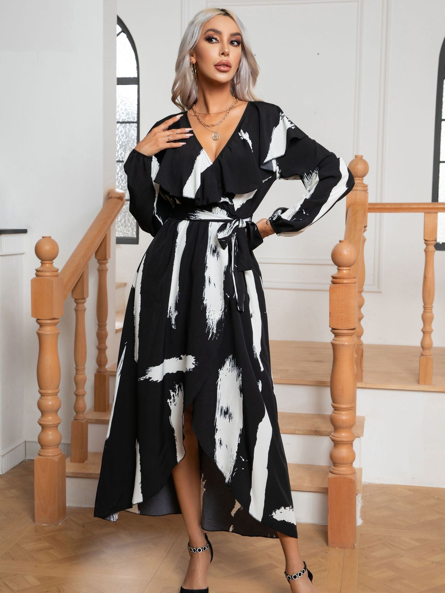 Robe imprimée à manches longues et col à volants pour femmes