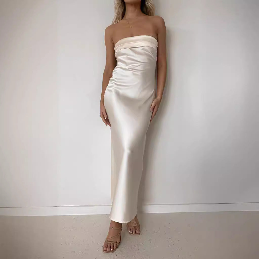 Robe tube dos nu en satin gracieuse imprimée